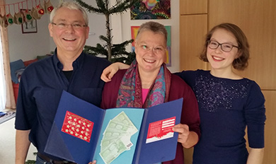 Gewinnerin des Hauptpreises bei der Weihnachtsaktion 2017